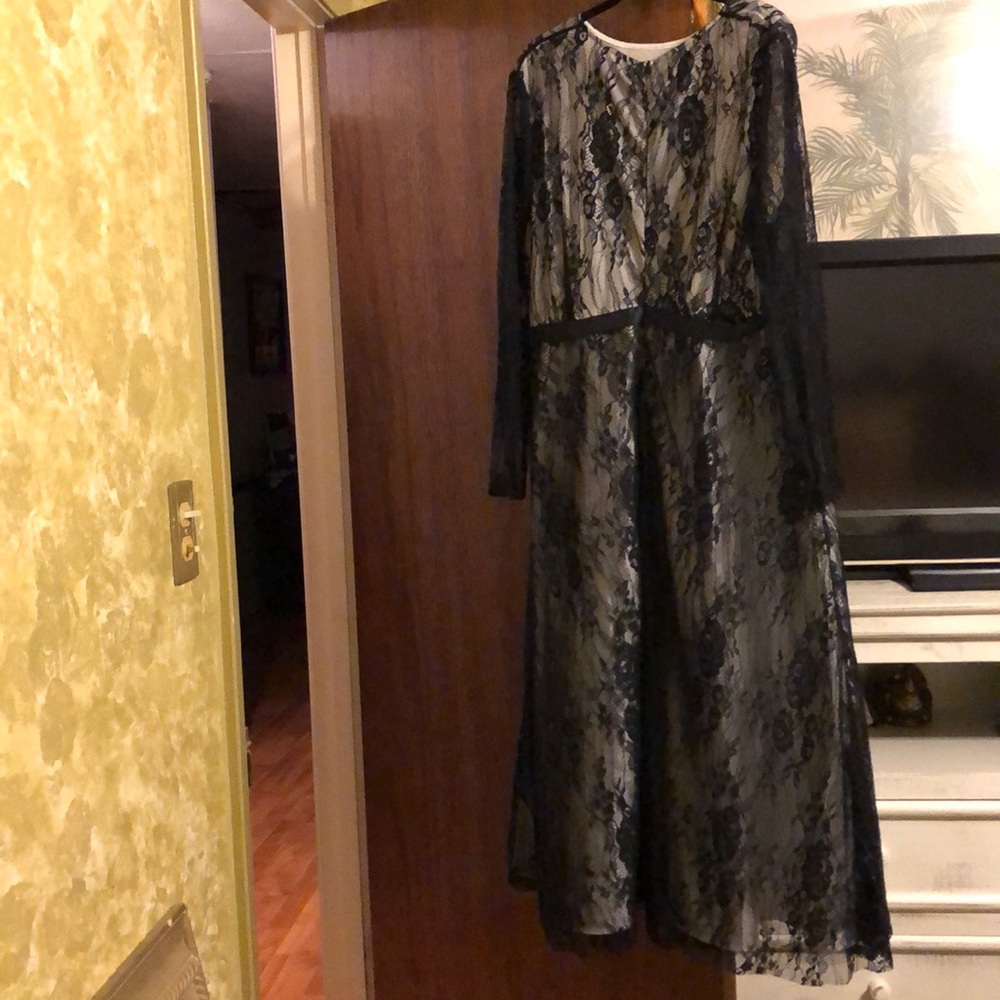 Dress, great for dinner date, wedding or Sunday morning Service!!